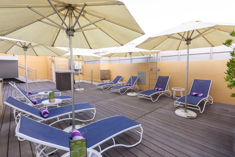 Premier Inn Abu Dhabi Airport Business Park Exteriör bild